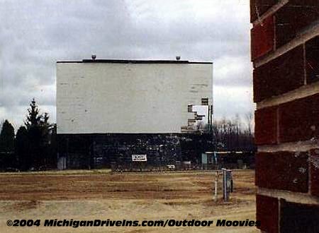 Crest Drive-In Theatre - Crest Screen 1990 Courtesy Darryl Burgess-Outdoor Moovies (newer photo)